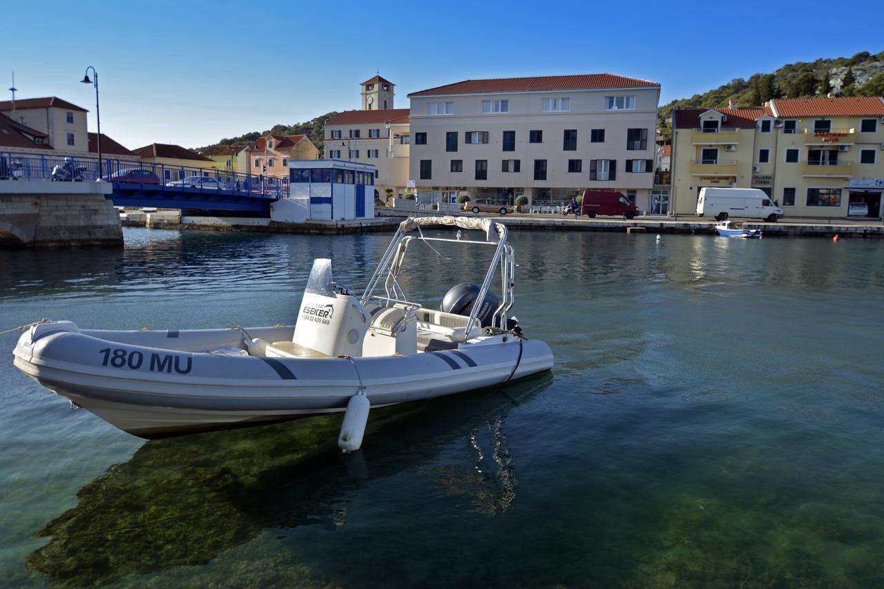 Hotel Borovnik Tisno Exterior photo
